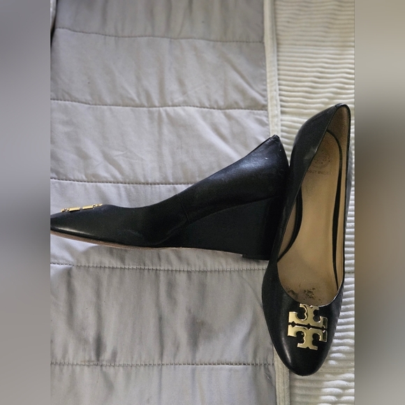 Tory Burch Black Wedge Heels with Signature Gold Logo Size 9.5 - Picture 7 of 8